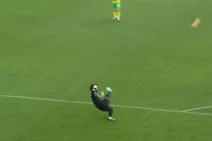 一招致命?！阿利森超遠(yuǎn)精準(zhǔn)長(zhǎng)傳，薩拉赫停球戲耍門(mén)將破門(mén)！