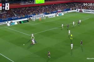 就是不倒！拉什福德在兩人包夾之下沖出包圍圈！