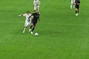 抽象！甲亢哥對(duì)著水溝里的烏龜竟然大喊“姆巴佩！”