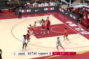 拿下個人成年國家隊(duì)首分！冉珂嘉快下反擊接隊(duì)友助攻輕松1打0上籃