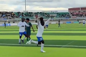 蒙超特色！黑人“外援”爆射破門后連續(xù)空翻慶祝??