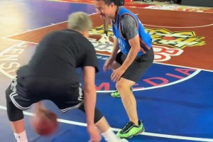 郭艾倫曬打球“羞辱”徐靜雨視頻：啥玩意 純軟人兒??~