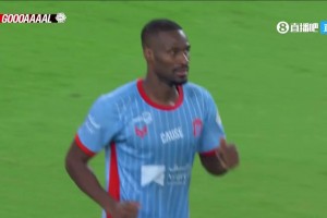 勝利被扳回一球！希拉門(mén)前俯身沖頂頭球破門(mén)！