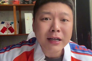 京味兒口音球迷曬自拍：不支持北京國安了，改支持山東泰山了??