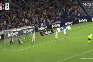 皇馬被扳一球！艾永禁區(qū)機(jī)敏跑位頭球破門，萊萬特1-2皇馬