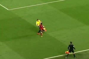 在綠茵場(chǎng)上跳舞！應(yīng)該就是這種感覺(jué)吧！