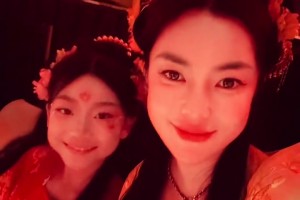 還是挺美的哈！劉維偉前妻帶女兒身穿漢服體驗宮廷玉液酒~