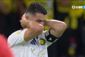 錯失必進機會！C羅禁區(qū)內(nèi)面對半空門暴力射門打飛了！