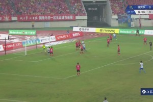 可以入選奶奶球系列??！蘇超徐州隊小禁區(qū)內(nèi)搶點居然打高了