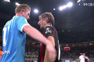 兩位中場(chǎng)大師！賽后莫德里奇與德布勞內(nèi)擁抱致意！