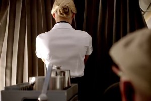 和美女空姐拍廣告！渣叔早期的廣告！這畫風(fēng)有點(diǎn)搞笑~