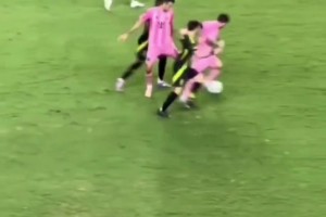 梅西：不在乎你是否站在我身邊，我一樣會過掉你??