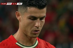 可惜了！特林康傳中造點(diǎn)球！C羅主罰點(diǎn)球被凱萊赫用腳擋出！