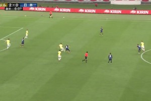 演都不演了故意送？布魯諾禁區(qū)離譜送禮，南野拓實(shí)破門(mén)扳回一城