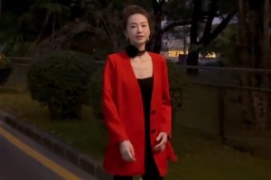 恒大歌舞團(tuán)團(tuán)長(zhǎng)是是風(fēng)韻猶存??這寶貝兒誰(shuí)不愛(ài)啊~