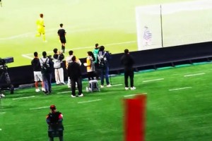 厲害了！實(shí)拍：蘇超半決賽南通vs無(wú)錫主裁判為中超名哨麥麥提江