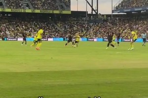 接化發(fā)！現(xiàn)場實(shí)拍梅西這球進(jìn)得是真瀟灑流暢