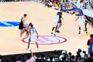 解說依力談周鵬肘擊對手：這是非常惡劣，違反體育道德精神的動作