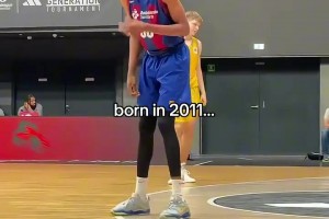 美媒稱這是字母哥和文班亞馬的結(jié)合體，至少長相真的像??