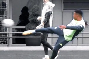 感受一下歐洲金靴的實力！姆巴佩訓(xùn)練中精彩凌空抽射