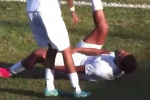 不會siu有風(fēng)險??！巴西球員模仿C羅慶祝時受傷