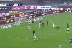 補時絕殺！巴雷拉傳中，對手被干擾不慎送烏龍