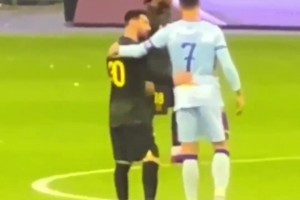 這畫面太美！C羅梅西同框，兩人握手摟肩微笑擁抱致意