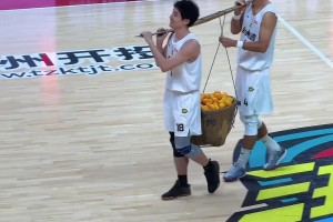 浙BA溫馨的畫面，臺州灣贈送一籮筐臺州特產(chǎn)涌泉蜜橘...