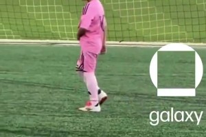 國(guó)外網(wǎng)友：梅西三兒子就是活生生的右腳他爹??