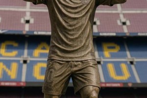 會(huì)是哪個(gè)瞬間？拉波爾塔稱(chēng)討論在諾坎普為梅西立雕像