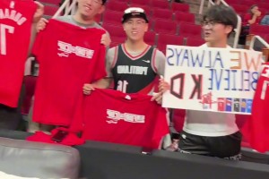 周玲安爆料：得知楊瀚森沒(méi)來(lái)休斯敦 中國(guó)球迷轉(zhuǎn)而支持杜蘭特??