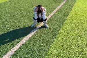 小姐姐踢球是用了腦子的??