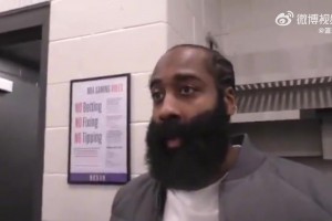 學(xué)長(zhǎng)狄龍現(xiàn)場(chǎng)觀戰(zhàn)！林葳今日8分鐘1投0中得2分2板2助集錦~