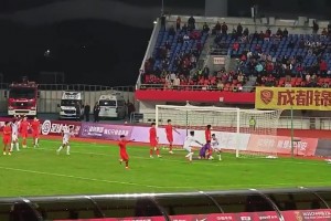 球迷現(xiàn)場目睹汪士欽對陣越南離譜失誤：WC這什么??？