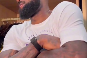 詹姆斯：我NBA首秀時爵士居然有7名球員還未出生，立馬感覺腰酸背痛了