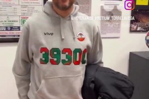 融入球隊文化！余嘉豪隨西乙球隊埃斯特拉男籃出席活動