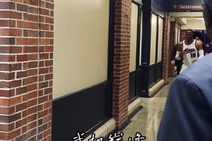 “命運的捉弄～威少開賽三戰(zhàn)雷霆皆敗，威少眼神里只剩無奈“