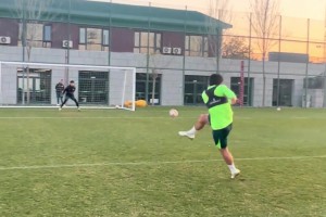 穩(wěn)！國(guó)米官推：面對(duì)米蘭眾將的瘋狂高壓，藍(lán)黑將士并未自亂陣腳