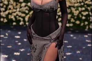 凱莉·詹娜這身材姿色怎么沒找個NBA男友？不比姐姐差啊??