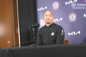 籃球網(wǎng)紅石一童曬野球場進球視頻配文：今天打得確實有點火熱！~