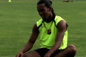 他真的能做到嗎？名場面：當年小羅連續(xù)四次擊中橫梁完整版！